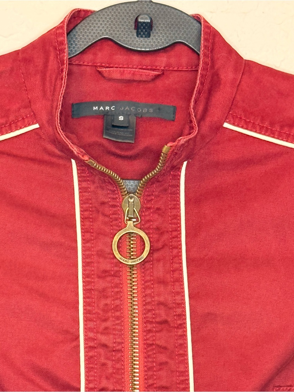 Marc Jacobs Y2K Deep Red Zip-Front Cotton Jacket with White Piping - Picture 3 of 3